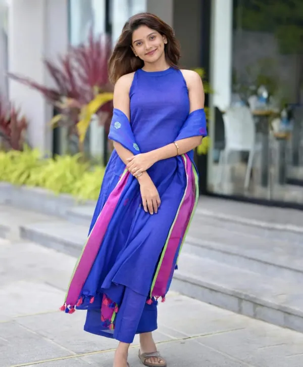 Blue_Cotton_Handloom_Kurta_With_Pant_&_Linen_Weaved_Dupatta_Set
