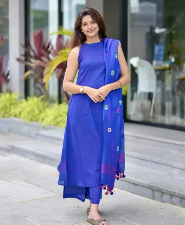 Blue_Cotton_Handloom_Kurta_With_Pant_&_Linen_Weaved_Dupatta_Set