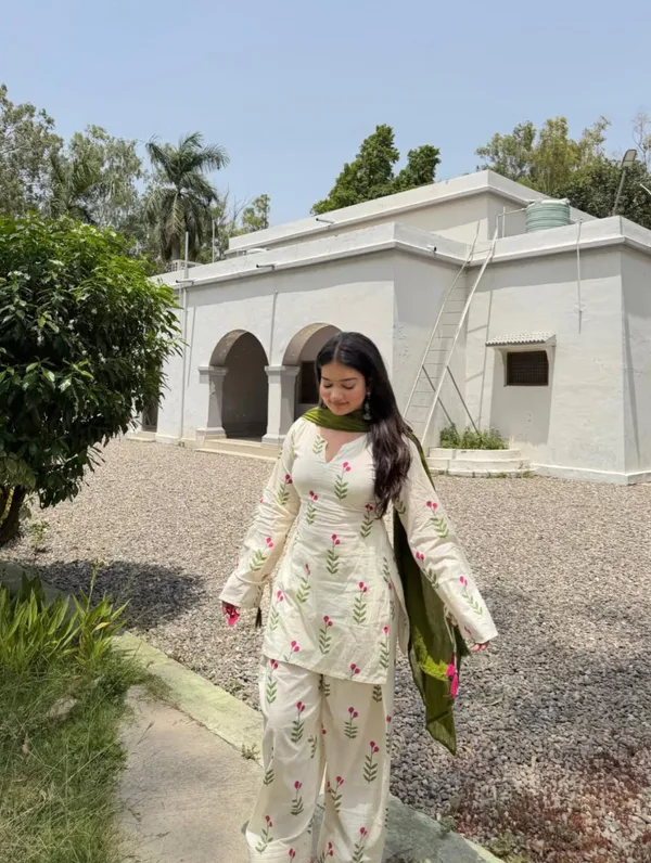 FARSHII_STYLE_BEAUTIFUL_PRINTED_KURTA_SALWAR_WITH_DUPPATA_SET