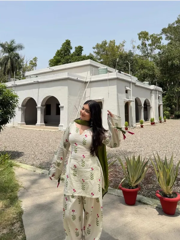 FARSHII_STYLE_BEAUTIFUL_PRINTED_KURTA_SALWAR_WITH_DUPPATA_SET