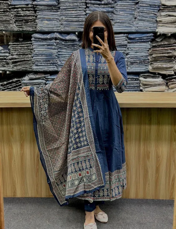 Graceful_Elegance_Premium_Cotton_Flairy_Suit_Set