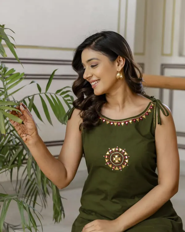 Green_Cotton_Cut_Sleeve_Embroidered_Kurta_&_Pant_Set