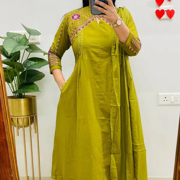 Green_Designer_A-Line_Suit_in_Mughal/Kalamkari_Embroidery_Kurti_Pant_Dupatta_Set