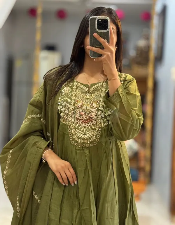 Green_Elegant_&_Comfortable_Cotton_Flairy_Kurti_Set