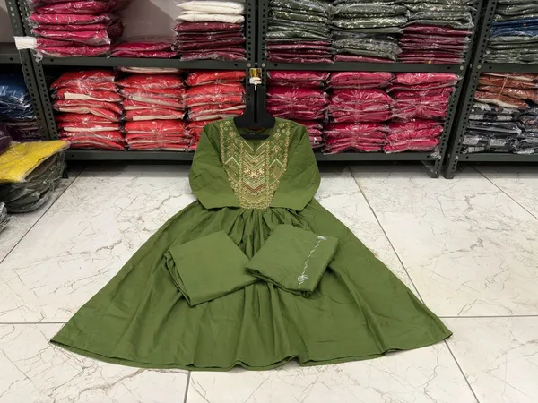 Green_Elegant_&_Comfortable_Cotton_Flairy_Kurti_Set