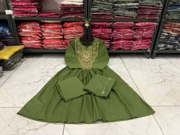 Green_Elegant_&_Comfortable_Cotton_Flairy_Kurti_Set