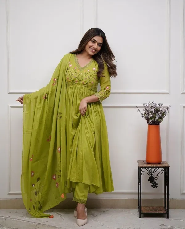Green_Embroidered_Cotton_Kurta_and_Pant_Set_with_Dupatta