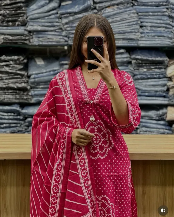 Jaipuri_Pink_Bandhani_Printed_Kurta_Palazzo_Set