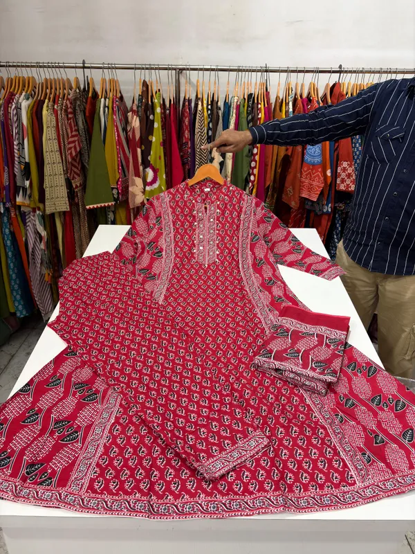 Maroon_Elegant_Cotton_Flex_Kurta_Plazzo_Set_with_Dupatta