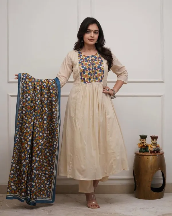 Off_White_Beautiful_Aline_kurta_set