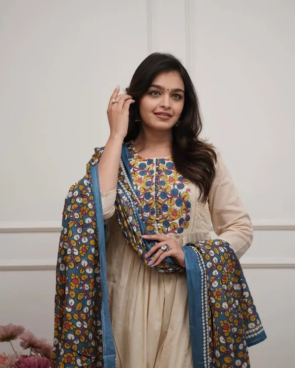 Off_White_Beautiful_Aline_kurta_set
