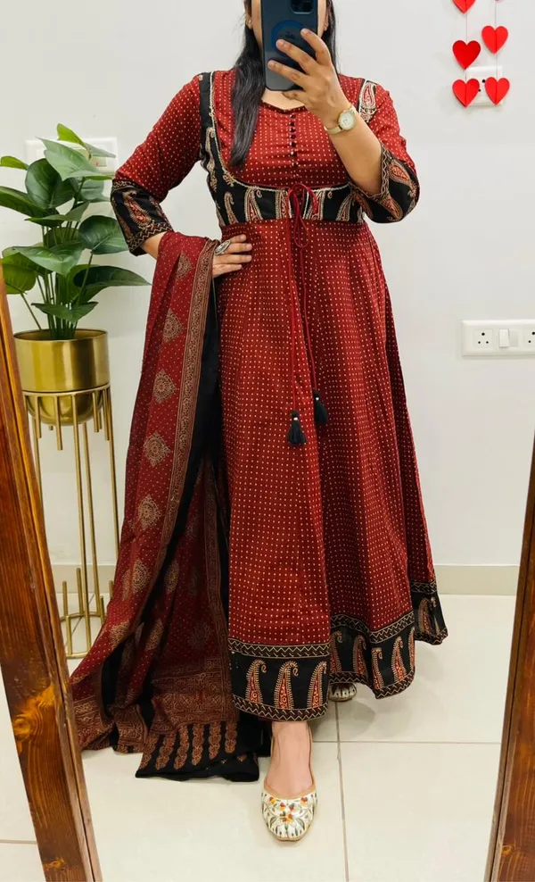 Orange_Color_Heavy_Anarkali_Suit_Cotton_Kurti_Pant_Dupatta_Set