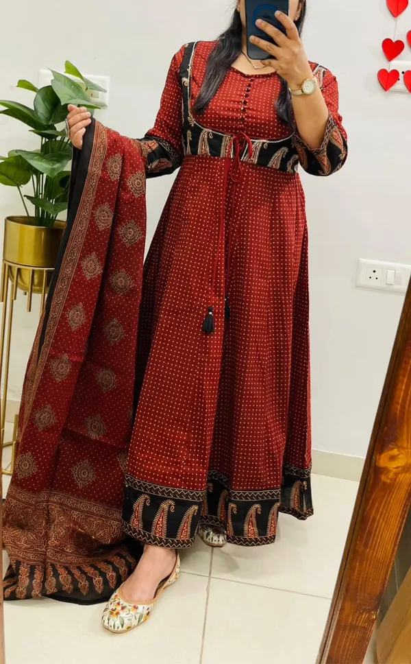 Orange_Color_Heavy_Anarkali_Suit_Cotton_Kurti_Pant_Dupatta_Set