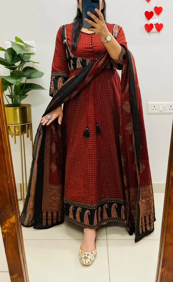 Orange_Color_Heavy_Anarkali_Suit_Cotton_Kurti_Pant_Dupatta_Set