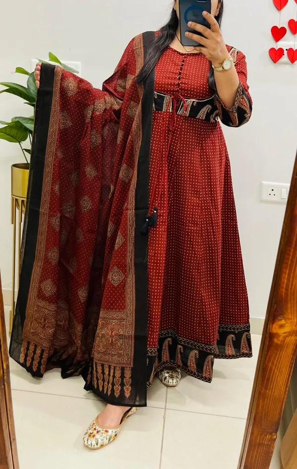 Orange_Color_Heavy_Anarkali_Suit_Cotton_Kurti_Pant_Dupatta_Set