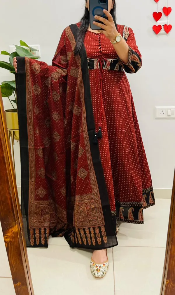 Orange_Color_Heavy_Anarkali_Suit_Cotton_Kurti_Pant_Dupatta_Set