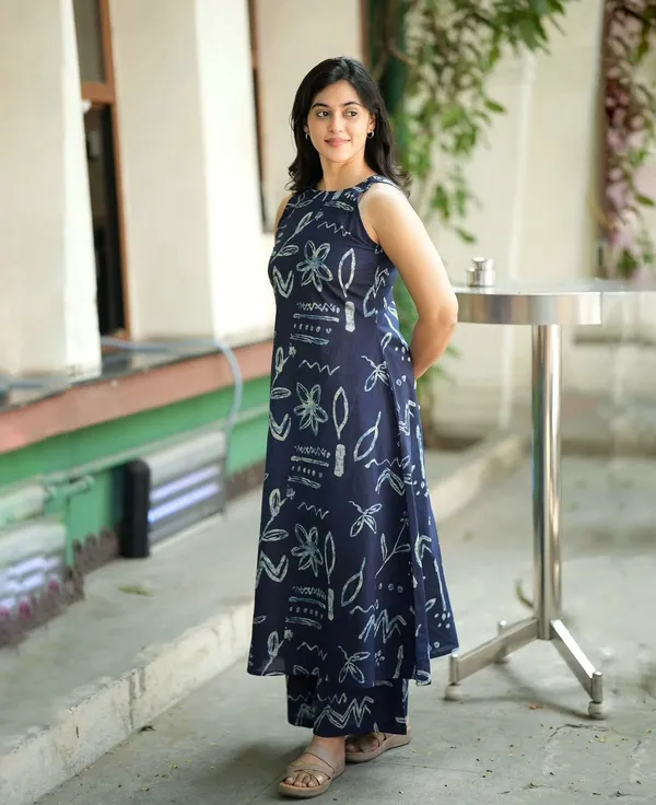 Premium_Blue_Color_Floral_Cambric_Cotton_Kurta_Palazzo_Set
