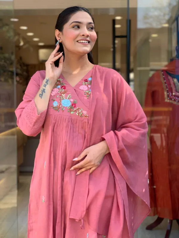 Premium_Embroidered_Kurti_&_Pant_Set_with_Embroidery_Dupatta