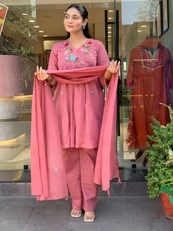 Premium_Embroidered_Kurti_&_Pant_Set_with_Embroidery_Dupatta