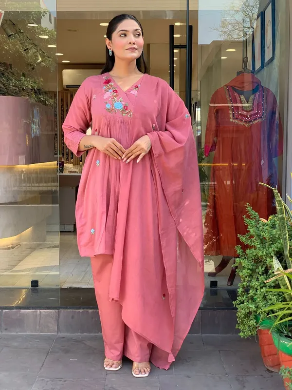 Premium_Embroidered_Kurti_&_Pant_Set_with_Embroidery_Dupatta