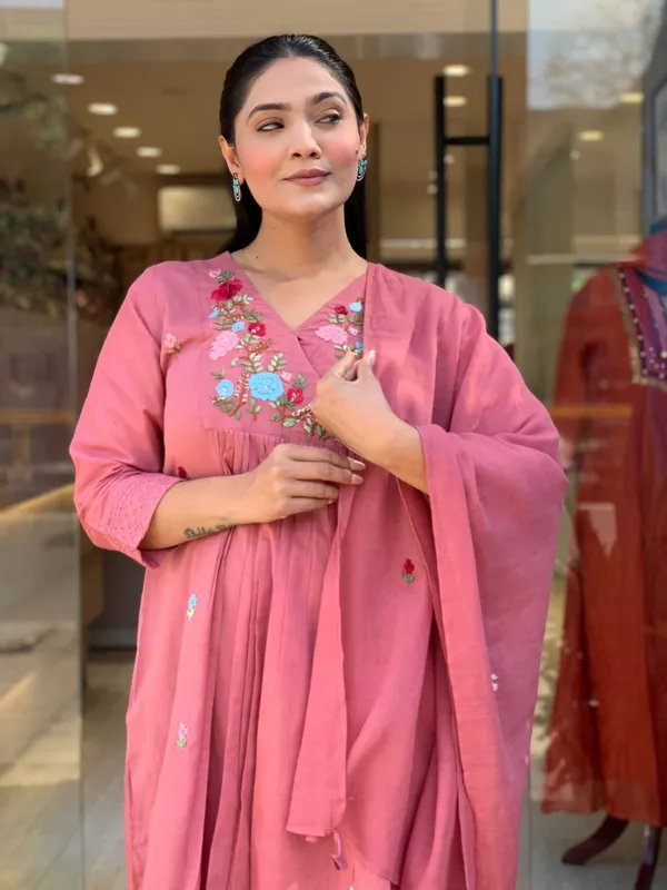 Premium_Embroidered_Kurti_&_Pant_Set_with_Embroidery_Dupatta