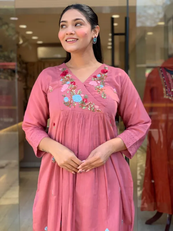 Premium_Embroidered_Kurti_&_Pant_Set_with_Embroidery_Dupatta