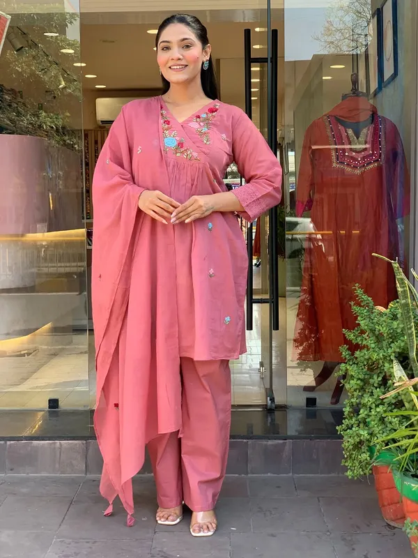 Premium_Embroidered_Kurti_&_Pant_Set_with_Embroidery_Dupatta