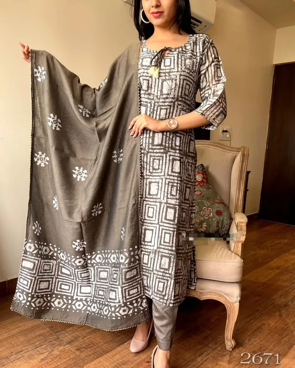 Printed_Sequin_Cotton_Kurti_Pant_Set_with_Malmal_Dupatta