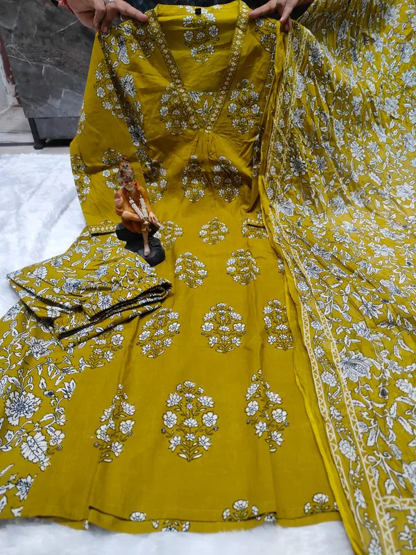 Pure_Fine_Cotton_Kurti_Set_with_Pant_&_100%_Mulmul_Dupatta