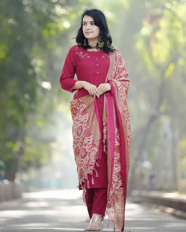 Rani_Pink_Cotton_Slub_Handloom_Kurta_Pant_With_Dupatta_Set_For_Women
