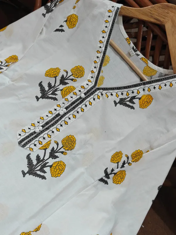 Women_Viscose_White_Rayon_Kurti_Palazzo_Set