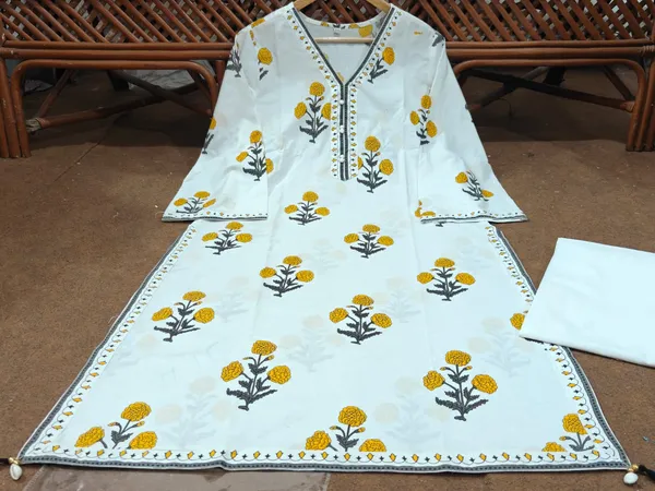 Women_Viscose_White_Rayon_Kurti_Palazzo_Set