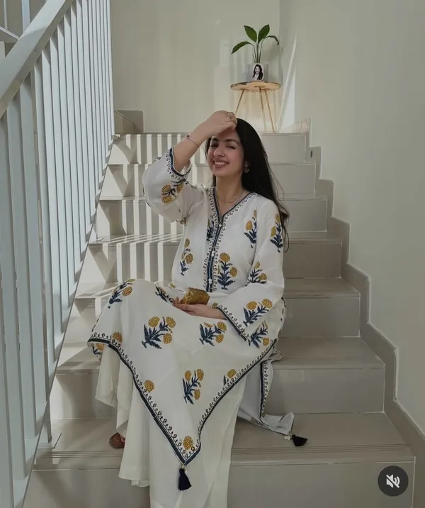 Women_Viscose_White_Rayon_Kurti_Palazzo_Set