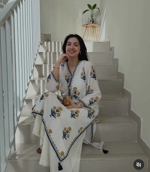 Women_Viscose_White_Rayon_Kurti_Palazzo_Set