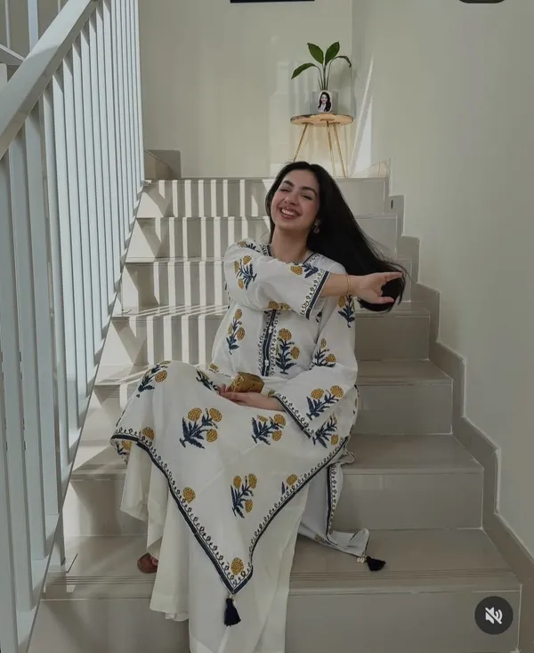Women_Viscose_White_Rayon_Kurti_Palazzo_Set