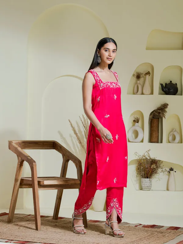 Ruby_Pink_Hand_Embroidered_Kurta_Set