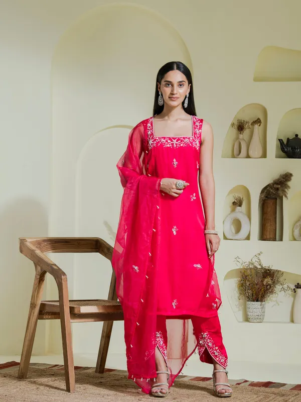 Ruby_Pink_Hand_Embroidered_Kurta_Set