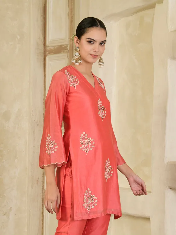 Carrot_Pink_Embroidered_Chanderi_Kurta_With_Pants