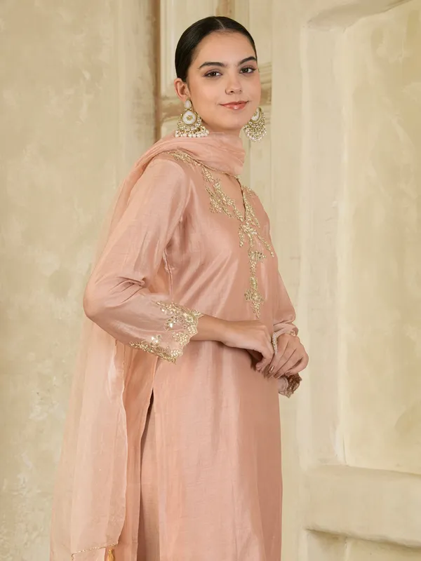 Rose_Gold_Hand_Embroidered_Chanderi_Kurta_Set