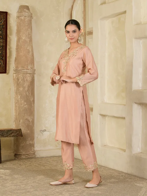 Rose_Gold_Hand_Embroidered_Chanderi_Kurta_Set