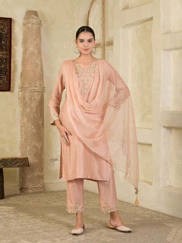 Rose_Gold_Hand_Embroidered_Chanderi_Kurta_Set