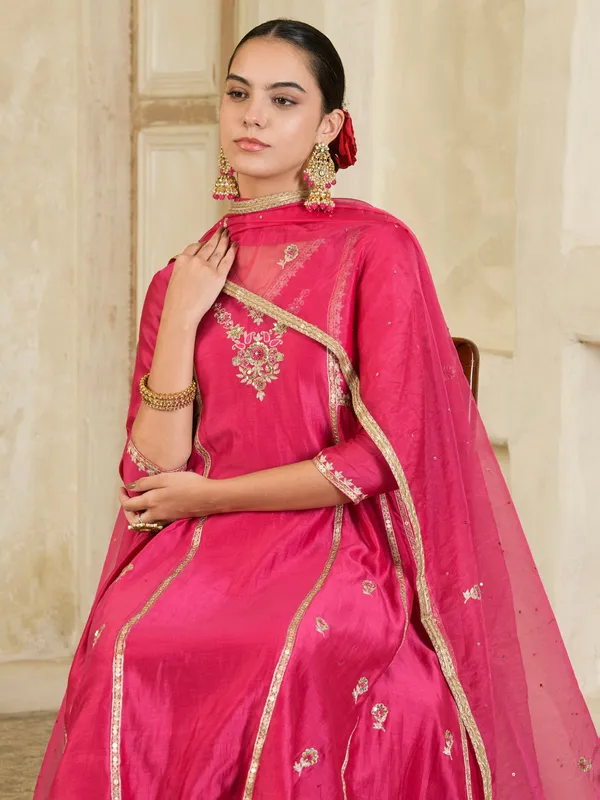 Fuchsia_Pink_Hand_Embroidered_Chanderi_Kurta_Set