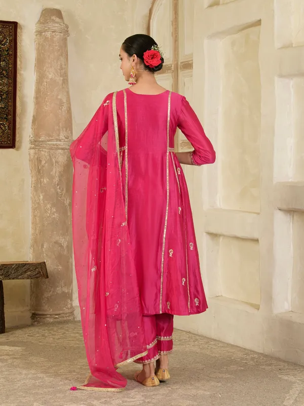Fuchsia_Pink_Hand_Embroidered_Chanderi_Kurta_Set
