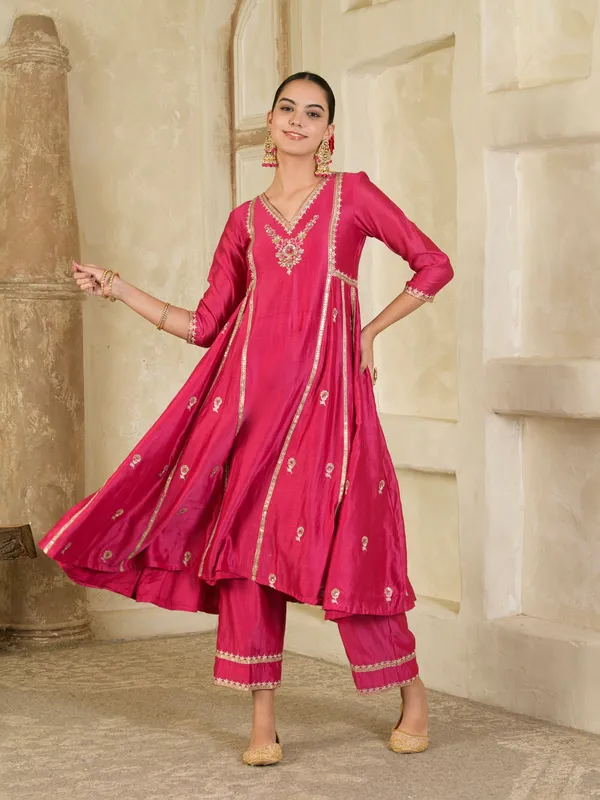 Fuchsia_Pink_Hand_Embroidered_Chanderi_Kurta_Set