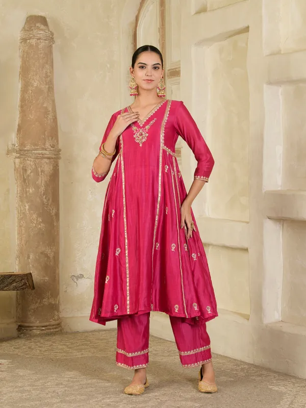 Fuchsia_Pink_Hand_Embroidered_Chanderi_Kurta_Set