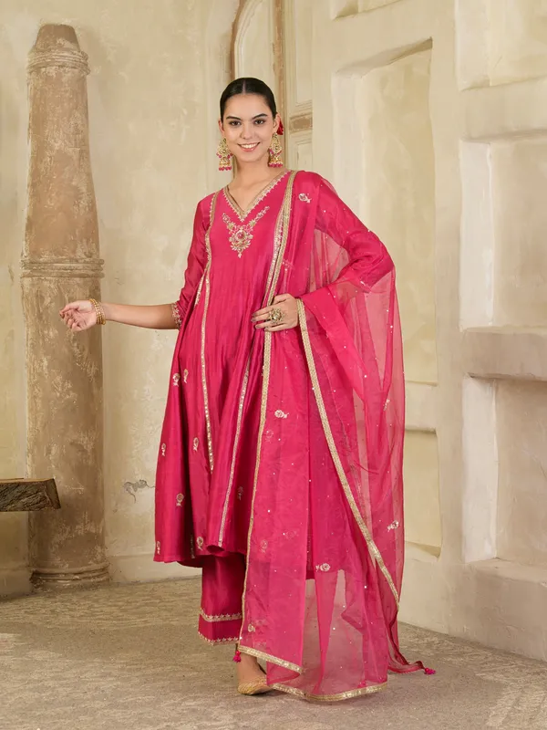 Fuchsia_Pink_Hand_Embroidered_Chanderi_Kurta_Set