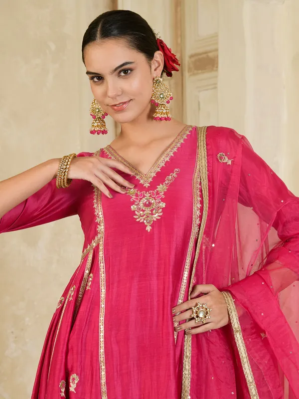 Fuchsia_Pink_Hand_Embroidered_Chanderi_Kurta_Set