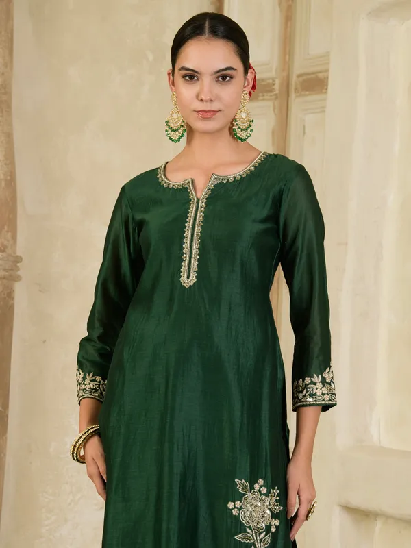 Emerald_Green_Hand_Embroidered_Chanderi_Kurta_Set