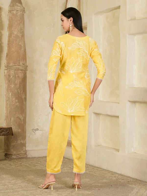 Yellow_Embroidered_Chanderi_Co-Ord_Set