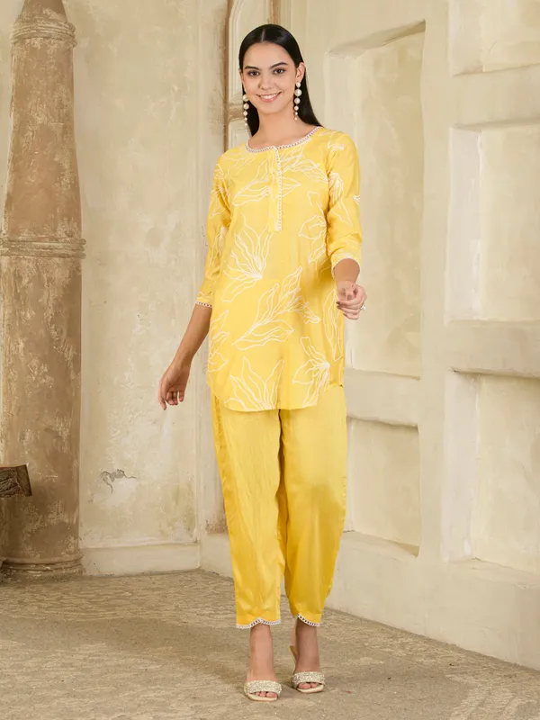 Yellow_Embroidered_Chanderi_Co-Ord_Set
